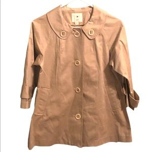 Dressy Raincoat w Collar and Pockets (Size M)